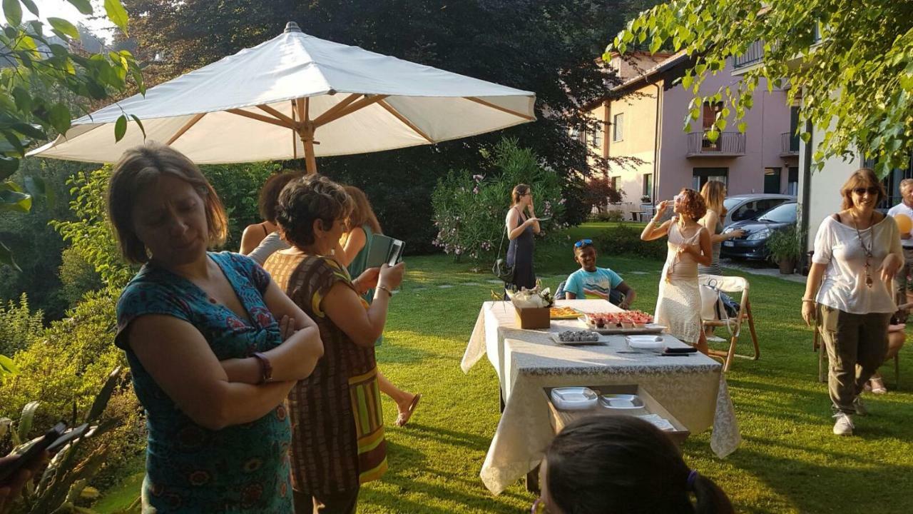 Casa Vacanze Le Violette Villa Brunate Bagian luar foto