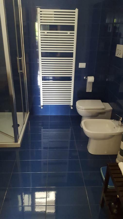 Casa Vacanze Le Violette Villa Brunate Bagian luar foto